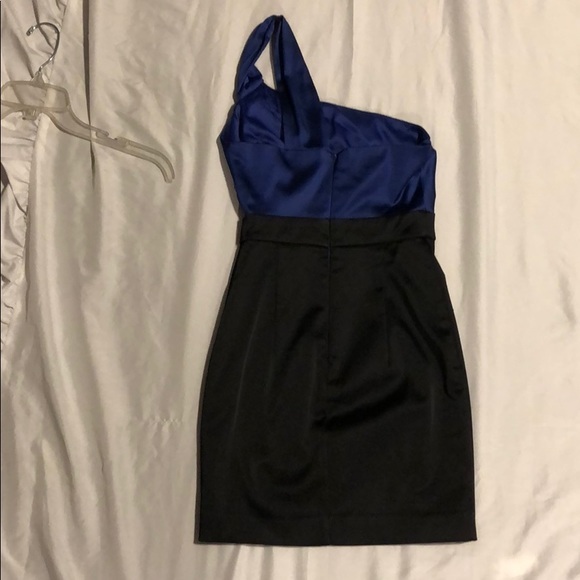 ⭐️NWOT⭐️ Bebe Karen Single Shoulder Dress - Picture 8 of 9